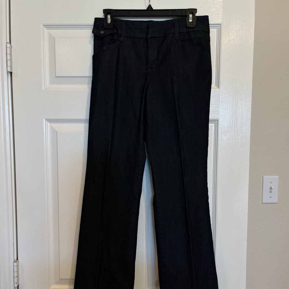 Jones New York Jeans
Size 4
79% cotton 21% polyester